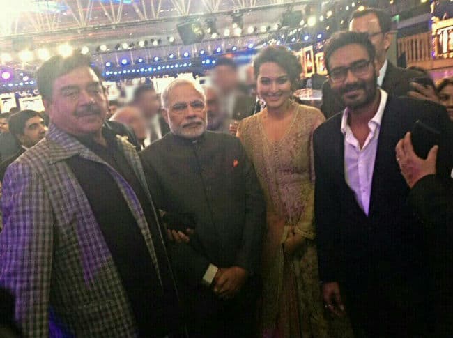 ''एक्‍शन जैक्‍सन'' की पूरी टीम प्रधानमंत्री मोदी से मिली