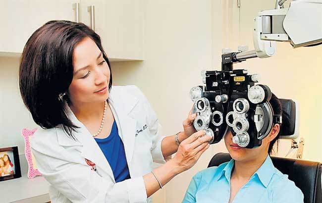 इंटरव्‍यू के जरिए जानिए क्‍या कारण है आंखों के सामने काले धब्‍बे दिखने के?