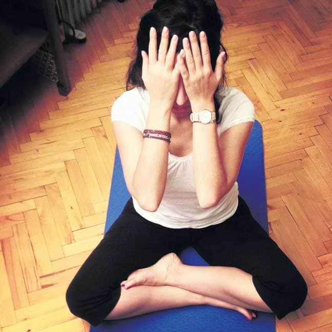 आंखों को नयी शक्ति देता है योग