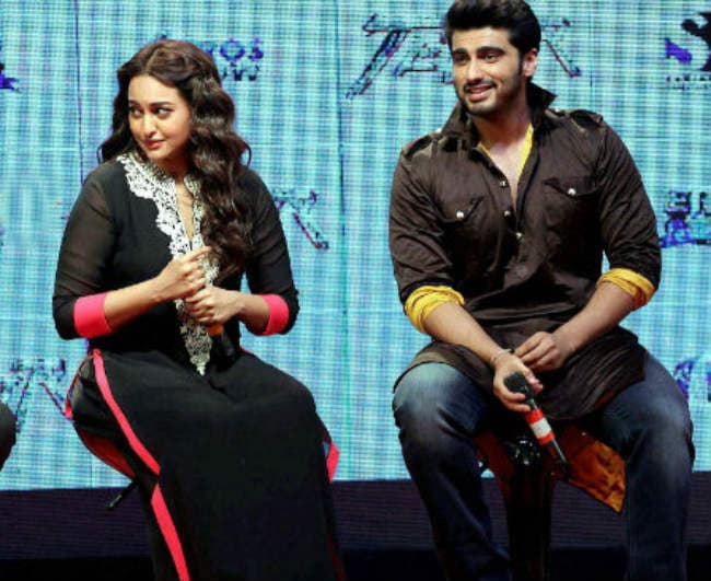 कबड्डी विश्व कप की रंगारंग शुरुआत, सोनाक्षी ने बिखेरे जलवे