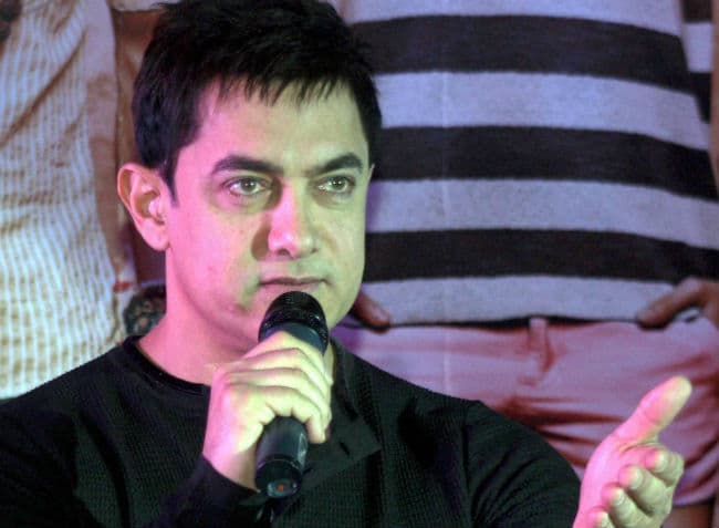 आमिर ने की दिलीप कुमार के जल्द ठीक होने की कामना