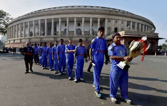 दृष्टिबाधित क्रिकेट टीम को विश्वकप जीतने पर संसद में दी गयी बधाई