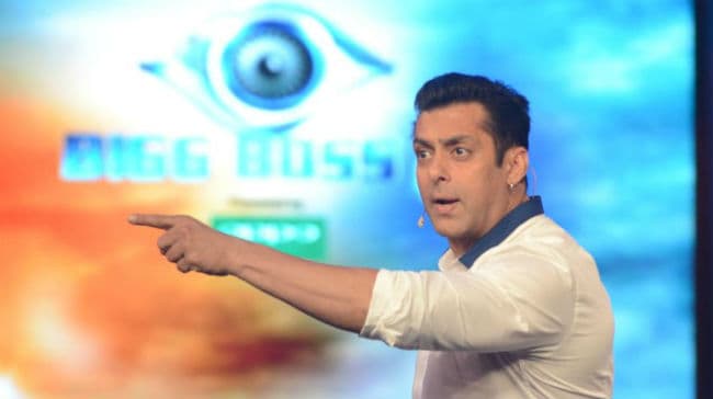 बिग बॉस 8 : रो पड़ी करिश्‍मा तन्‍ना, सल्लू ने गुस्‍से में छोड दिया शो...