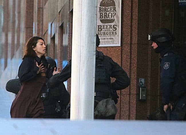 सिडनी के लिंडेट कैफे में जानिए आस्ट्रेलियाई और भारतीय समय के अनुसार कब क्या हुआ