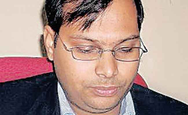 आयुक्त मामला: निलंबन पर रोक