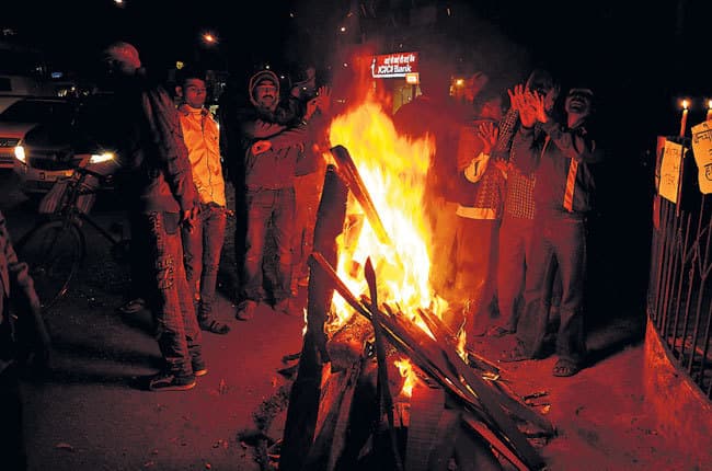 ठिठुरा झारखंड, सर्द हवाओं ने किया परेशान