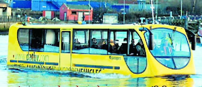 भारत आ रही एंफिबियन बसें