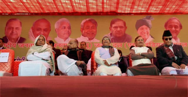 मोदी की रफ्तार रोकने को तैयार है मुलायम, नीतीश और लालू का जनता परिवार