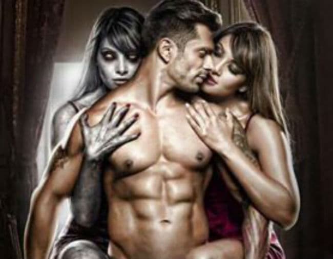 ”हॉरर संजना” ने टीम के साथ रिलीज से पहले ही मना लिया ”अलोन” का जश्न…