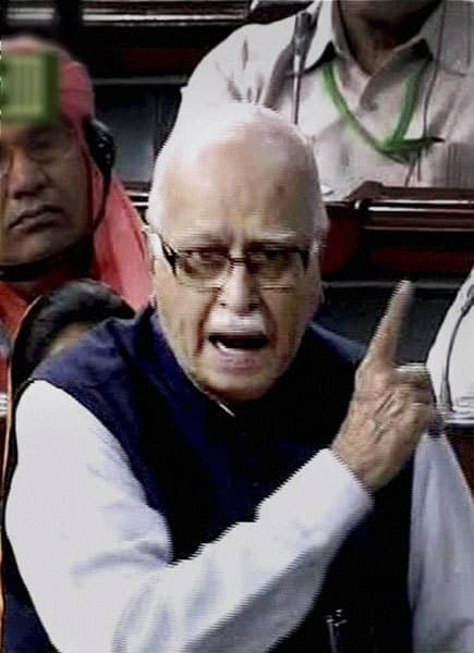 आडवाणी ने कहा, अटल जी मेरे रोल मॉडल हैं, ममता ने किया फैसले का स्‍वागत