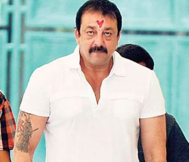 14 दिन की छुट्टी पर फिर जेल से बाहर आए संजय दत्त