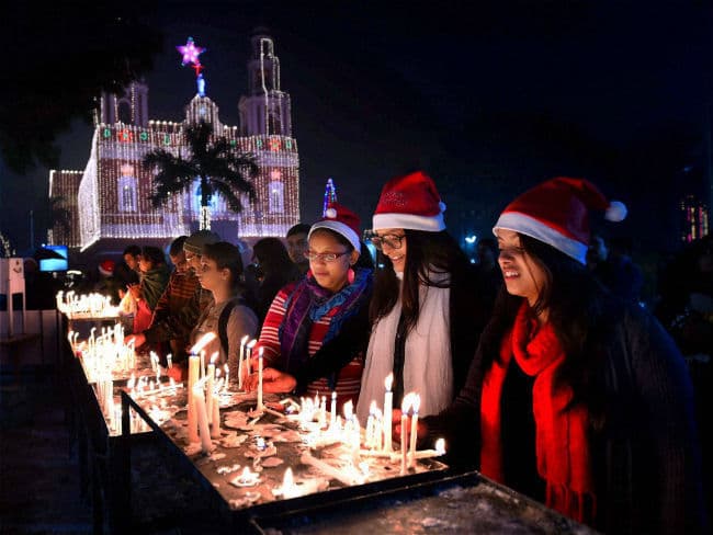 देशभर में क्रि‍समस की धूम, पीएम ने दी बधाई