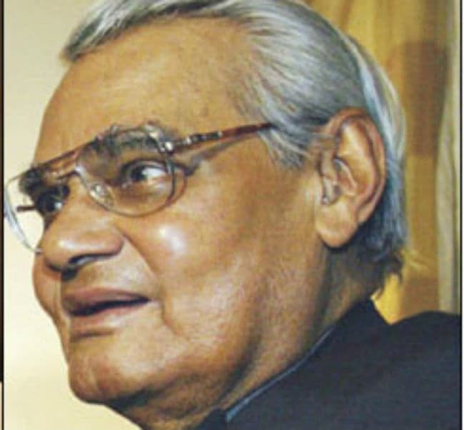 वाजपेयी के आवास जाकर पीएम ने दी जन्मदिन की बधाई