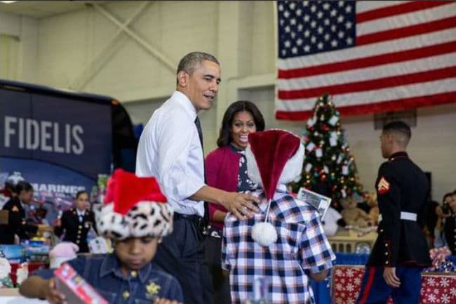 ओबामा ने हवाई में मनाया क्रिसमस : गाया कैरोल, किया अमेरिकी सैनिकों को संबोधित