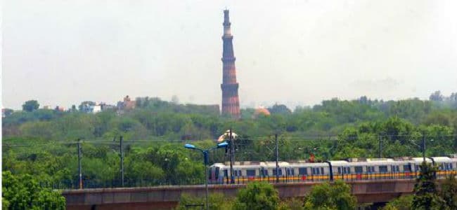 चुनावों के चलते पार्टियों ने दिल्ली मेट्रो के 3000 विज्ञापन पैनलों पर कब्जा जमाया