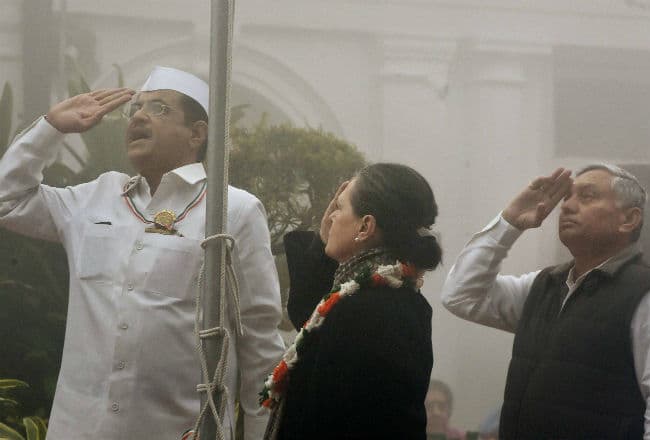 कांग्रेस ने मनाया 130 वां स्थापना दिवस, कांग्रेस उपाध्यक्ष राहुल गांधी समारोह से नदारद