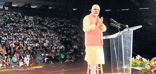 मोदी की छाप-तिलक सब उनकी अपनी कमाई