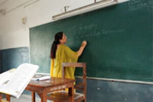 सरकारी स्कूलों में हुई नियुक्ति से निजी स्कूलों में शिक्षकों का संकट, बिहार में नहीं मिल रहे बीएड ट्रेंड टीचर