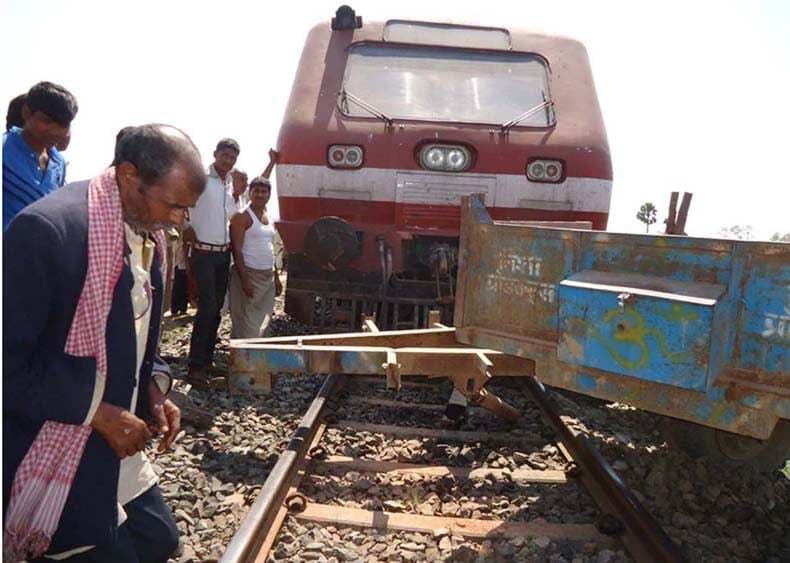 डीएमयू सवारी गाड़ी से ट्रैक्टर की भिड़ंत हादसे में एक की मौत