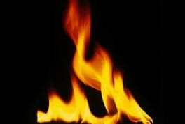 सिलिंडर में लगी आग, नौ झुलसे, तीन गंभीर