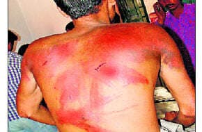 उग्रवादियों ने सपा कार्यकर्ताओं को पीटा