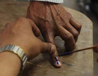 चुनाव व्यवस्था पर भरोसा टूटने न पाये