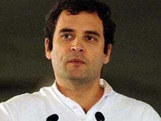 बदायूं दुष्कर्म मामला:चौतरफा घिरी अखिलेश सरकार,पीड़ित के परिजनों से मिले राहुल गांधी