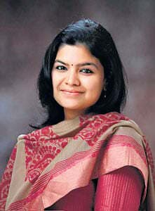 पिता की विरासत पर पूनम महाजन