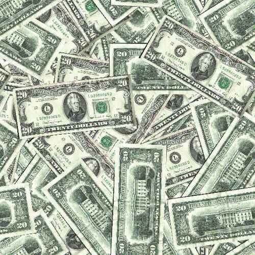 व्यक्ति ने ट्रक से गिरी 125,000 डॉलर की रकम वापस की