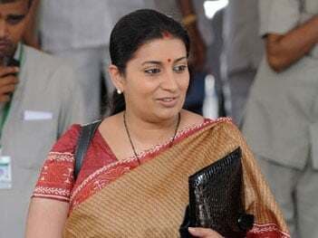 स्मृति की दरियादिली, कहा, निलंबित कर्मियों को बहाल कर दें