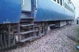 पंजाब मेल की एक बोगी पटरी से उतरी