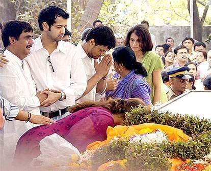 संख्या 3 अशुभ रही मुंडे-महाजन परिवार के लिए