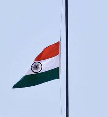 मुंडे के सम्मान में आधा झुका रहा राष्ट्रध्वज