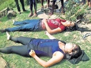 दोस्त के साथ घूमने गयी थीं हुंडरू फॉल में डूबीं दो छात्राएं