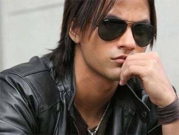 कोलकाता में वाशिंग पाउडर बेचेंगे कुनाल खेमू!