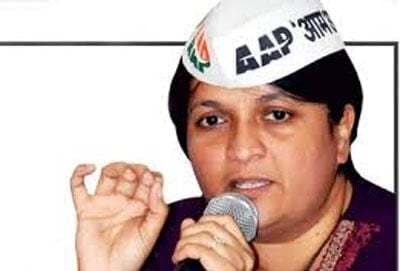 अंजलि दमानिया का ''यू टर्न'', इस्तीफे पर फैसला वापस