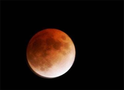 जानें कैसे बना चंद्रमा