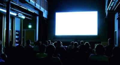 सिनेमाघर में मुफ्त में मिलेगा फिल्म देखने का मजा