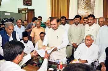 राजनीति का केंद्र बिंदु बना विस परिसर