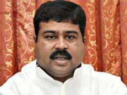 गैस के दाम पर मंत्री की चुप्पी