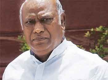 संख्या महत्वपूर्ण होती, तो पांडवों से कौरव हारते नहीं : खडगे