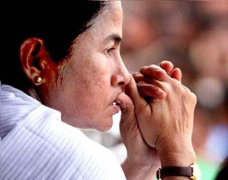 ममता बनर्जी को नीले एवं उजले रंग में रंगे भवनों के कर में छूट