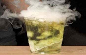 शराब की लत से परेशान महिला ने पति पर तेजाब फेंका