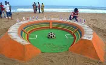 सुदर्शन पटनायक ने रेत की कलाकृतियों के साथ किया विश्व कप का स्वागत