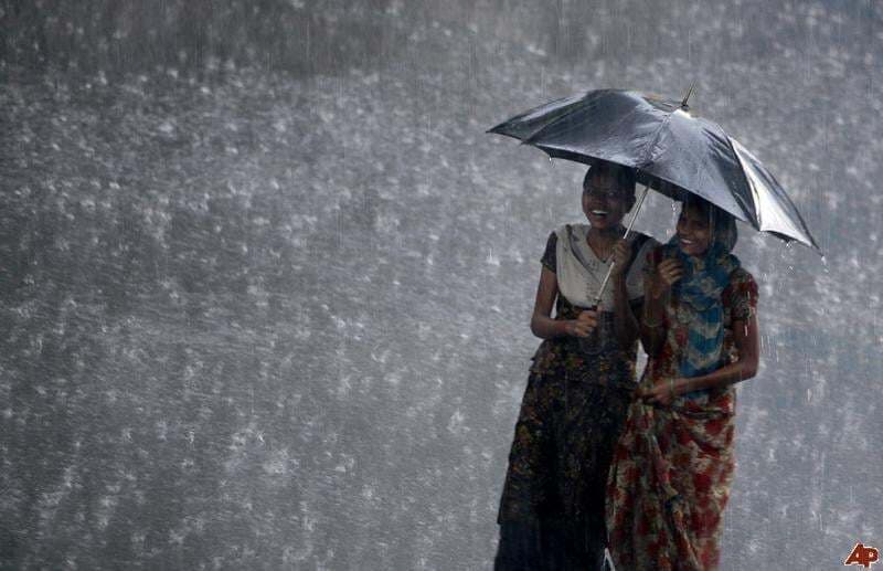 हल्की बारिश से दिल्ली के लोगों को गर्मी से मिली राहत