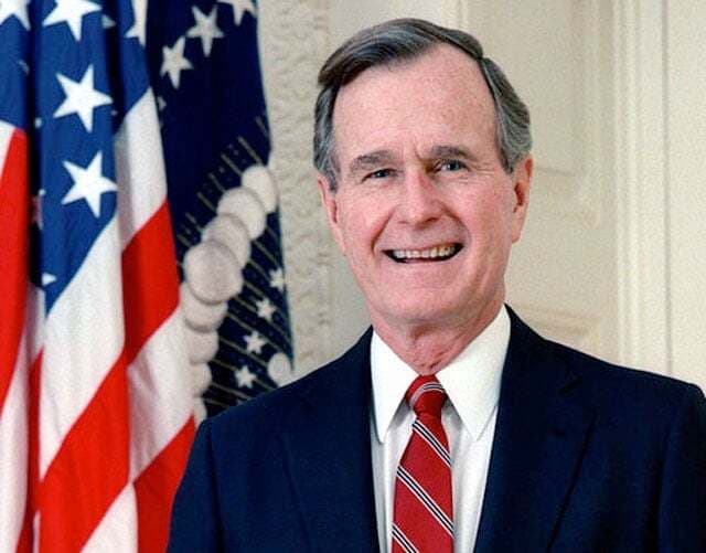 अपने जन्‍मदिन पर पैराशूट के साथ कूदे नब्बे वर्षीय पूर्व अमेरिकी राष्ट्रपति