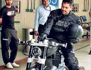 धौनी खोलेंगे रातू रोड में बाइक का शोरूम