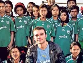 इन बेटियों को अमेरिका में खेलने में सहायता कीजिए