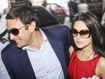 अमेरिका शिफ्ट हो जायेंगी जिंटा!