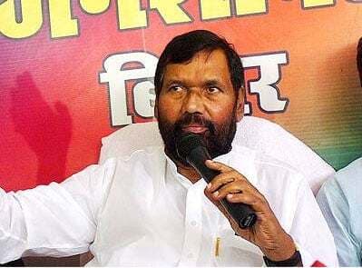 पासवान ने एफसीआइ गोदाम पर मारा छापा